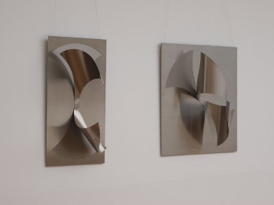 Roland Phleps: Kreisbogen-Viereck (Labrys), Relief 1 und 2