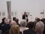 Frau Dr. Claudia Rönn-Kollmann, Kuratorin der Stiftung für Konkrete Kunst Roland Phleps, stellt die Künstler und ihr Werk vor