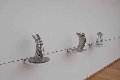 Roland Phleps: Geschlitzte Doppelrechtecke, und Wellenring mit Doppelwelle, geschlitzt