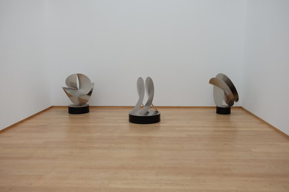 Roland Phleps: Kreispaare, radiär eingeschnitten und aufgebogen. 3 Variationen