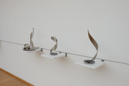 Roland Phleps: Zwei gleiche Ellipsen, ungleich torquiert, und Sinuskurven-Zweiecke torquiert