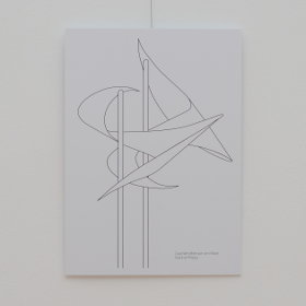 Roland Phleps: Zwei Windfahnen am Mast. Fotografie mit Reduktion auf die Kanten.