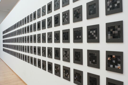 Julia Schewalie: Squares on Paper