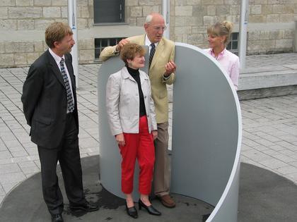 Enthüllung der Skulptur "Adelphoi 3"