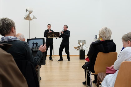 N. Miorada und D. Miorada beim Matinée-Konzert in der Skulpturenhalle